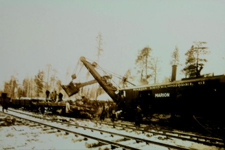 Bagger der amerikanischen Firma Marion beim Bau der Murmanbahn, 1916