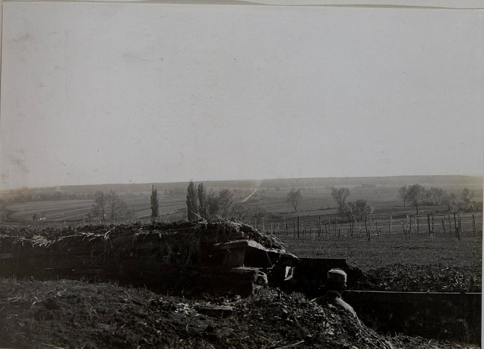 Bahn Kamienica - Ludobiczy, am Waldrande russ.Stellungen, vom Schutzengraben der18. Kompanie des 84 Infanterieregimentes bei Kolonia Turkowitzy aus aufgenommen (BildID 15442391)