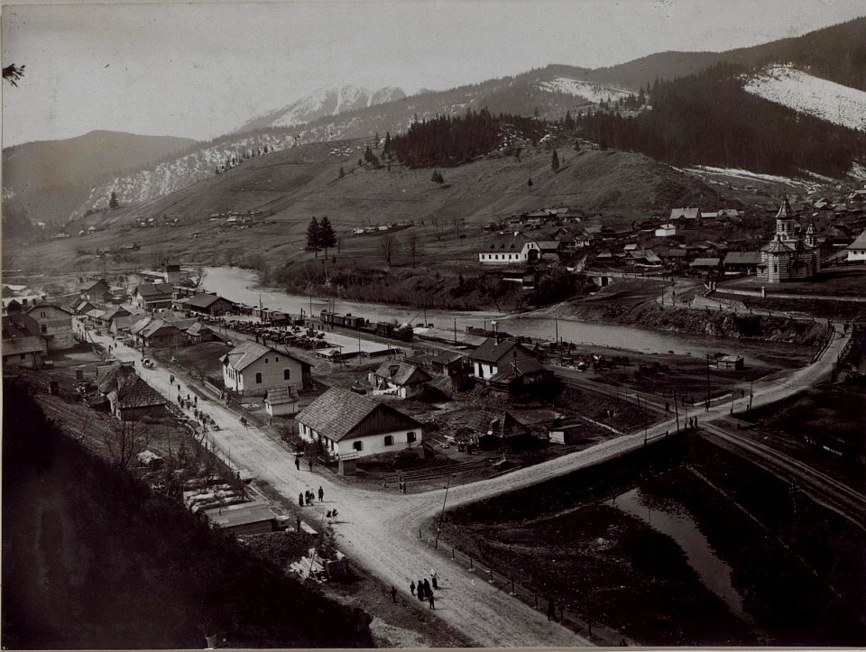 Bahnhof Jakobeny, rechts die Ciotina (BildID 15453193)