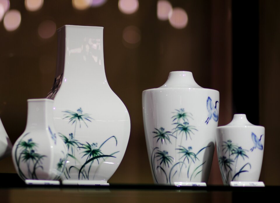Container ornament vase