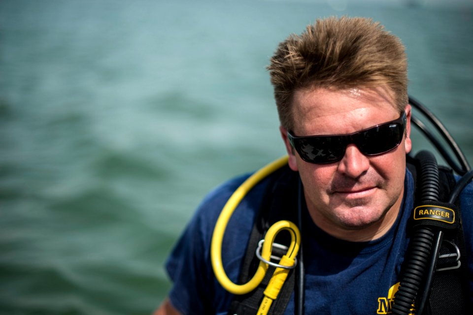 Bahrain ATFP dive 130415-N-PX130-041
