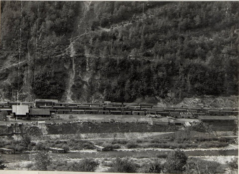Bahnhof und Fassungsstelle in Grahovo. (BildID 15604724)