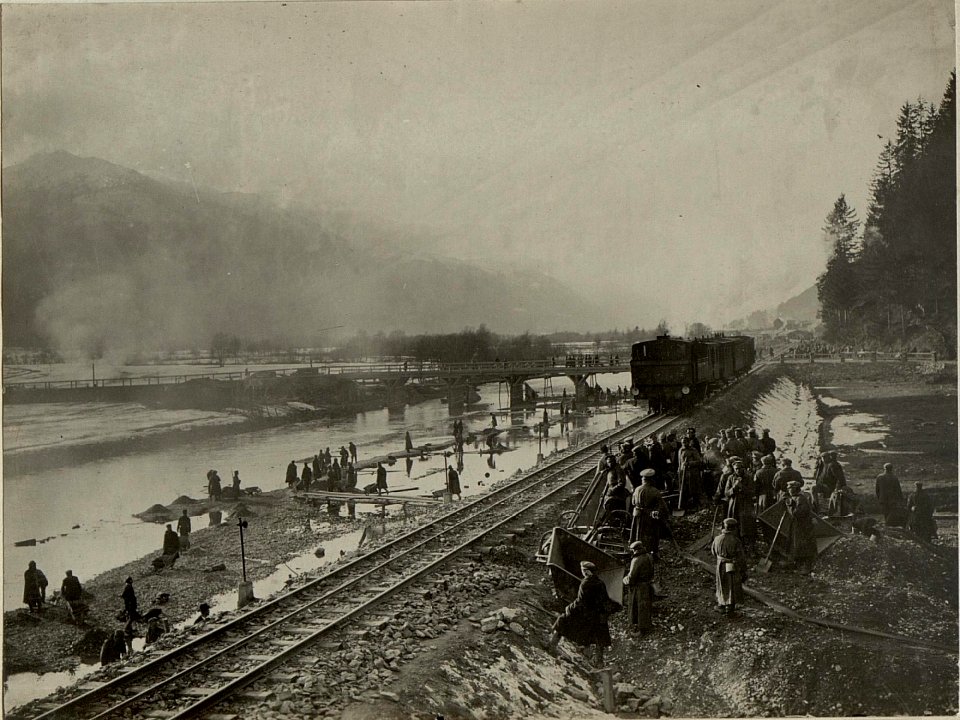 Bahnstrecke Hermagor - Dellach. Standpunkt, Bei der Straßenbrücke über die Gail. (BildID 15467182)