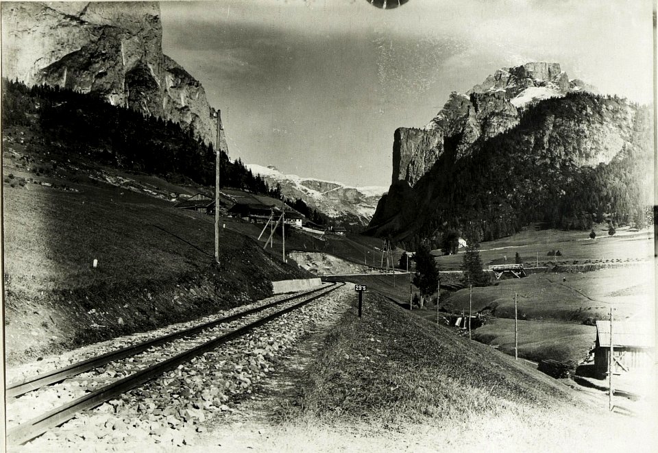 Bahnstrecke Wolkenstein - Gröden, Blick gegen Langkofel. (BildID 15429195)