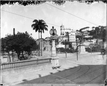 Bairro da Glória, ao fundo a Igreja de Nossa Senhora da Glória do Outeiro