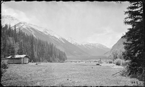 Baker's Park, looking south from a point two miles above Howardsville. Silverton Quadrangle. San Juan County, Colorado. - NARA - 517150