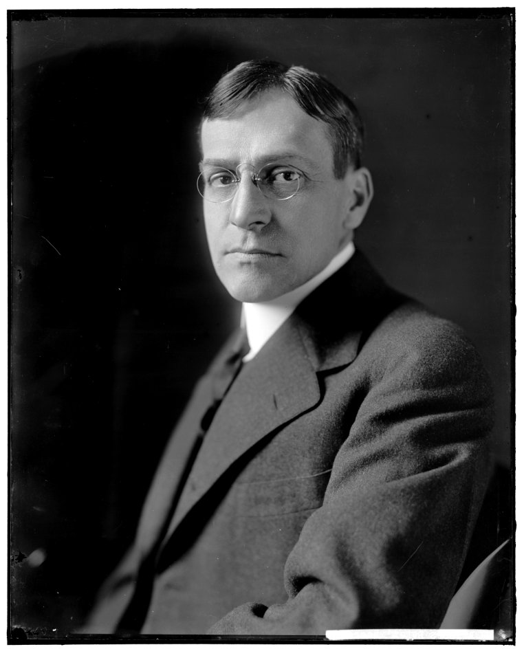 BAKER, NEWTON D. HONORABLE LCCN2016859342