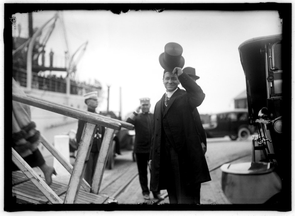 BAKER, NEWTON DIEHL. SECRETARY OF WAR, 1916-1921. BOARDING 'MAYFLOWER' WITH ALLIED COMMISSION LCCN2016867689