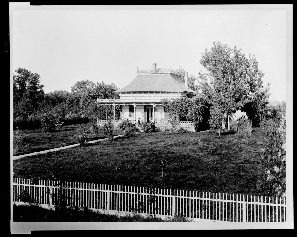 Bakersfield A Bakersfield home. LCCN2009633189