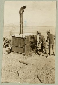 Baking bread for Pershing's army in Mexico New field kitchens being used for the first time by U.S. Army near Namiquipa. LCCN2013645865