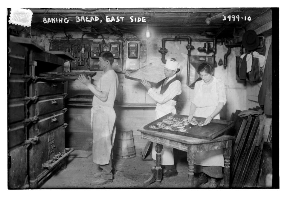 Baking bread, east side LCCN2014702839