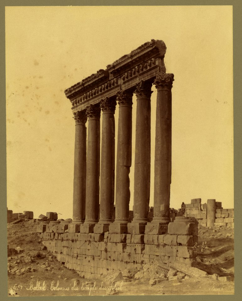 Balbek. Colonnes du temple du Soleil - Bonfils. LCCN2004668119