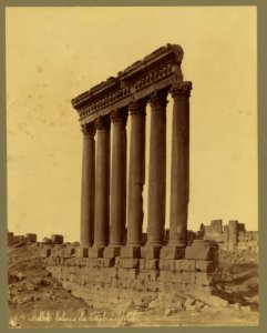Balbek. Colonnes du temple du Soleil - Bonfils. LCCN2004668119