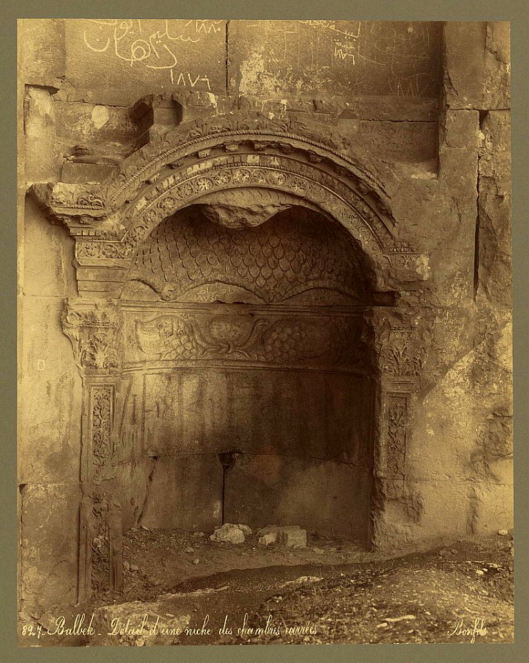 Balbek. Détail d'une niche des chambres carrées - Bonfils. LCCN2004669824