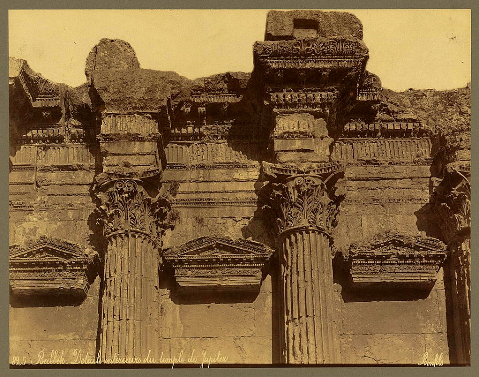 Balbek. Détails intérieurs du temple de Jupiter - Bonfils. LCCN2004668116