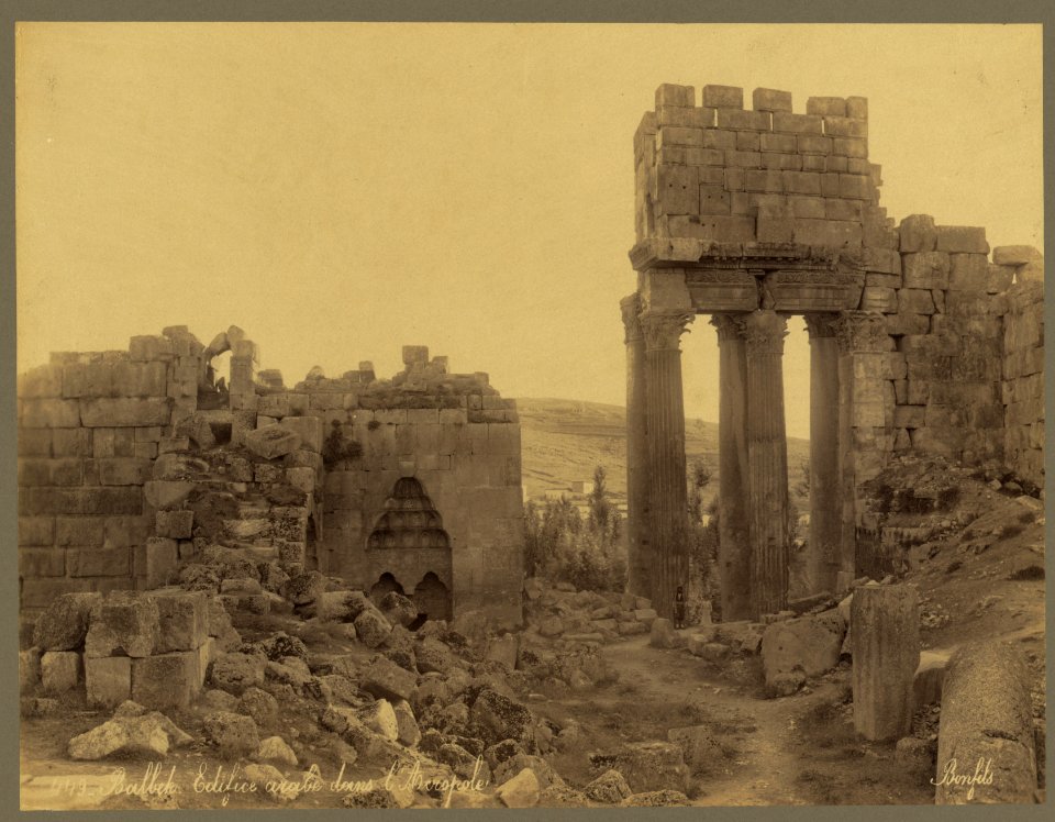 Balbek. Edifice arabe dans l'Acropole - Bonfils. LCCN2004668106