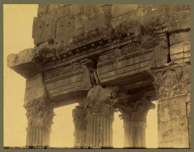 Balbek. Détail des colonnes cannelées du temple - Bonfils. LCCN2004668115