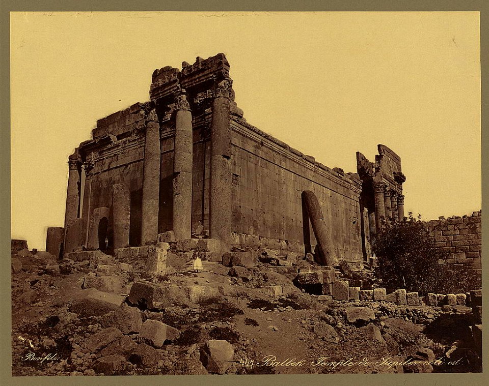 Balbek. Temple de Jupiter coté est - Bonfils. LCCN2004668105
