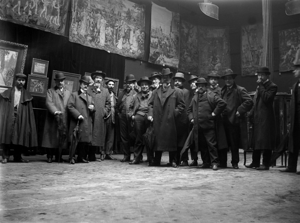 Baldomer Gili Roig. Sala Parés (Barcelona), c. 1910. Santiago Rusiñol, 4t per l'esquerra