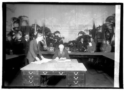 Balfour signing treaties, 2-5-22 LCCN2016846045