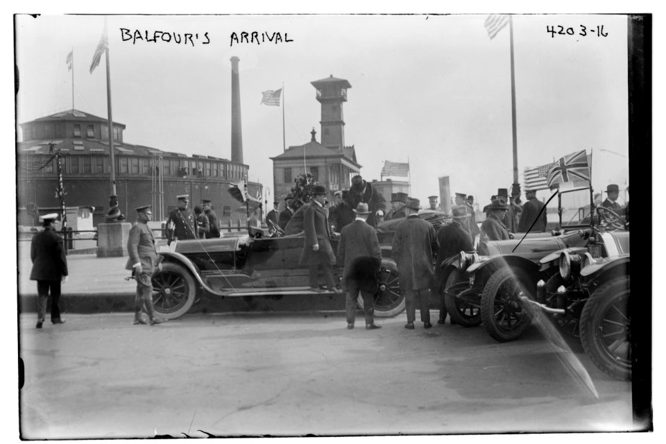 Balfour's arrival LCCN2014704526