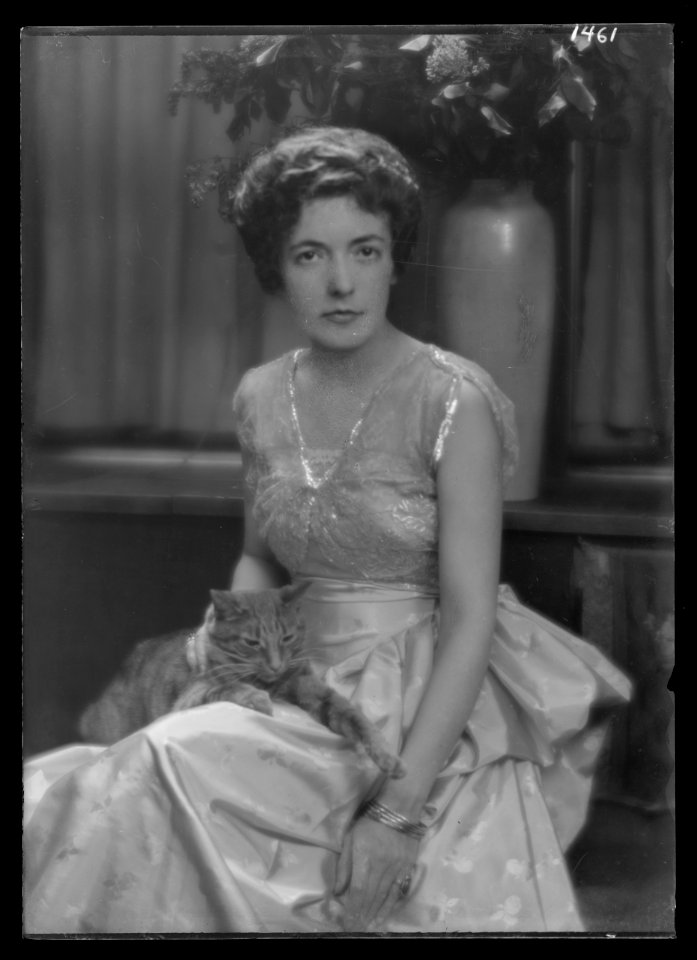 Ballard, Bernice, Mrs., with Buzzer the cat, portrait photograph LOC agc.7a14986