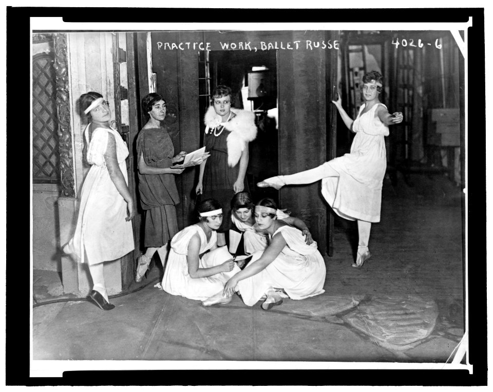 Ballet rehearsals, New York City, ca. 1916- Ballet Russe LCCN2005685094