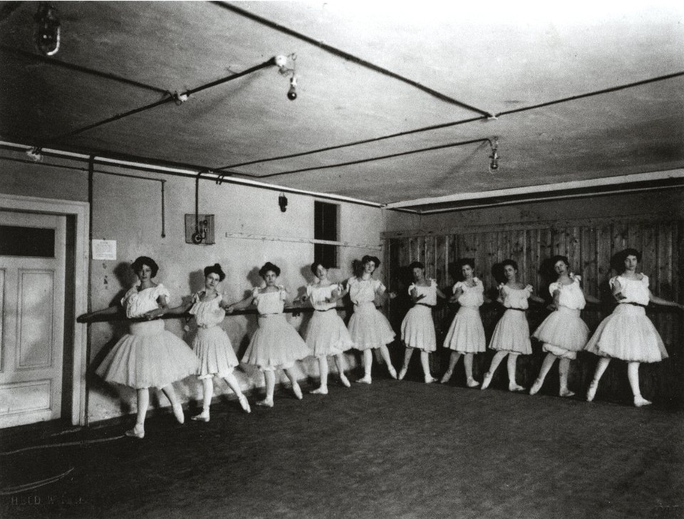 Ballettprobe um 1905 von Louis Held