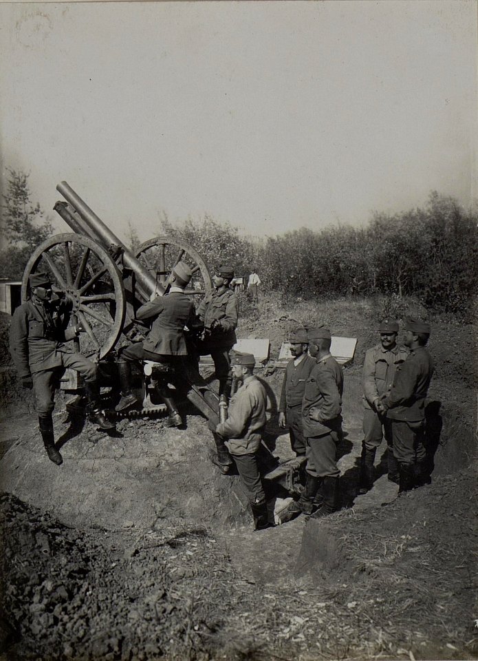 Ballon Abwehr Kanone der Artillerie Division Nro.6. Obstlt. BOTSCHEN, Oblt.Baron BOECK. (BildID 15447502)