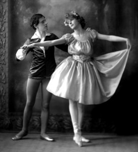 Ballet dancers by Gustav Borgen NFB-33178