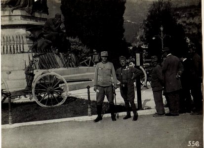 Ballon - Abwehr Kanone vor dem Dante Denkmal in Trient. (BildID 15580946)