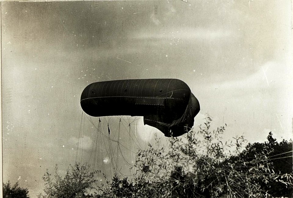 Ballonabteilung I-1 bei Ovcja Draga, Hochlassen des Ballons, 16.4.1916. (BildID 15594193)