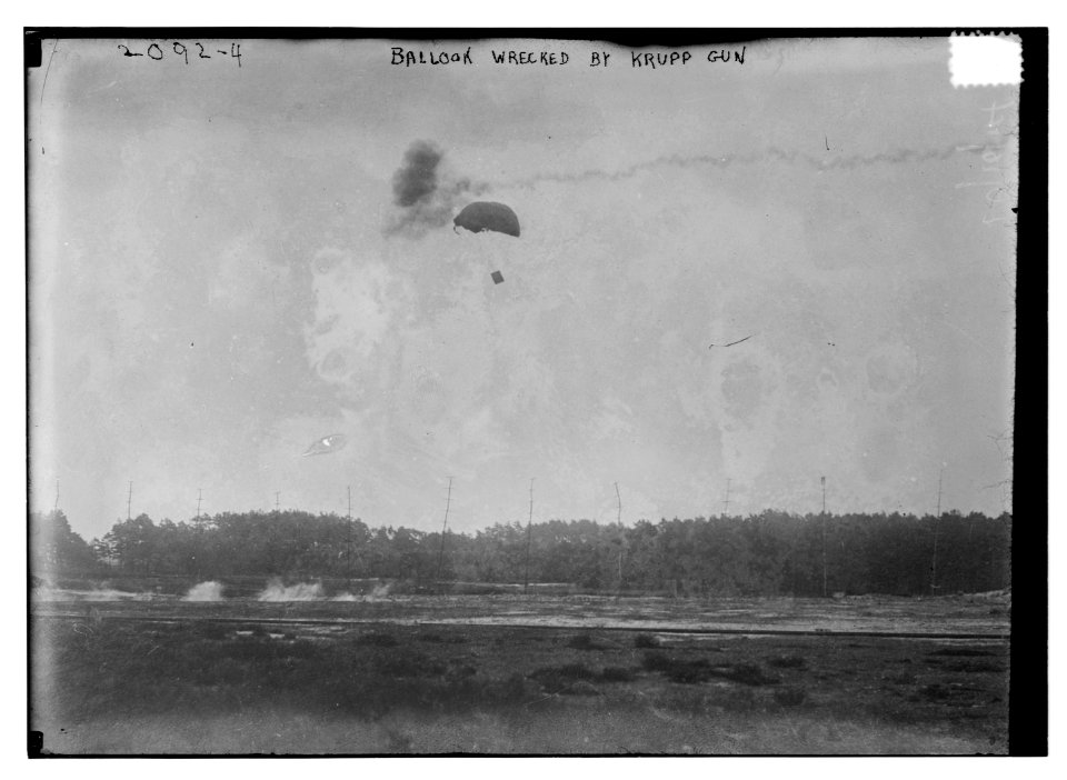 Balloon wrecked by Krupp gun LCCN2014688640