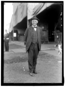 BALLOONS. CAPT. THOMAS S. BALDWIN, N.A., WHO BUILT DIRIGIBLE BALLOON -1 EXCEPT THE ENGINE, WHICH WAS MADE BY CURTISS LCCN2016865095