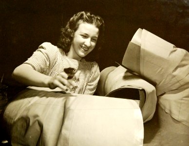 Balloon room worker makes sleeves for aircraft life rafts, 1941 (40691296580)