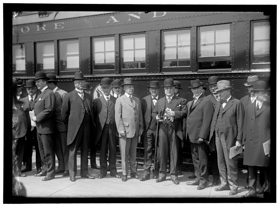 BALTIMORE AND OHIO RAILWAY. CABINET OFFICERS INSPECTING SAFTEY FIRST TRAIN- REDFIELD; GREGORY; LANSING; DANIELS; LANE; DANIEL WILLARD, PRESIDENT, B & O; W.D. WILSON; BAKER LCCN2016867279