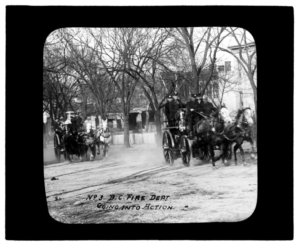Baltimore fire, 1904) No. 3 D.C. Fire Dept. going into action LCCN2016844567