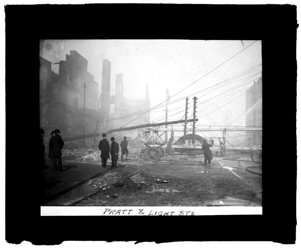 Baltimore fire, 1904) Pratt and Light Sts LCCN2016844564