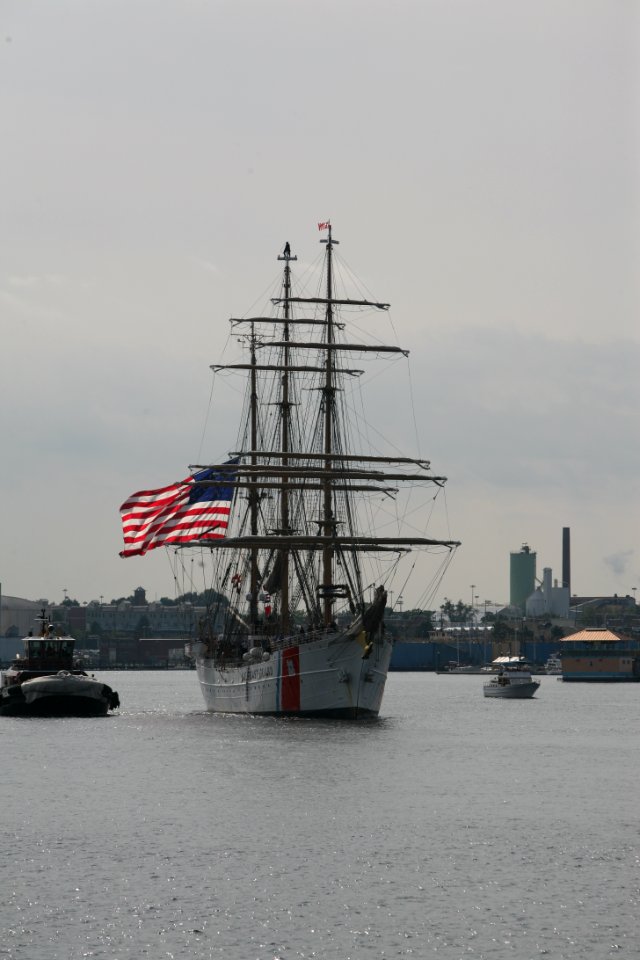Baltimore Navy Week 140911-N-KP312-001