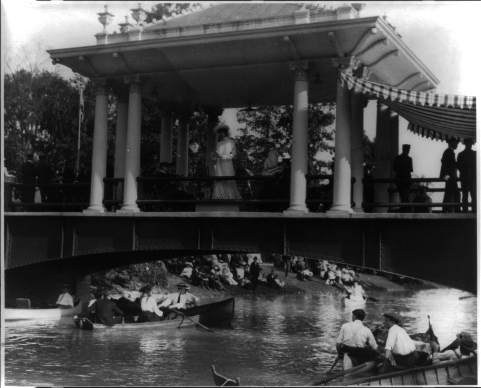 Band concert with boating below in a Detroit, Mich., park, 1903 LCCN2012648346
