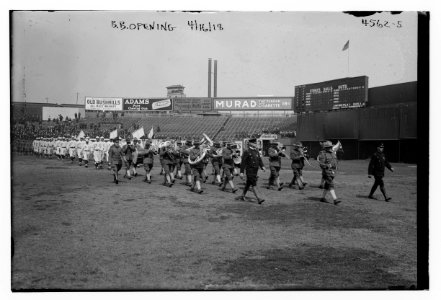Band and players march for Giants' home opener, Polo Grounds, New York (baseball) LCCN2014706841