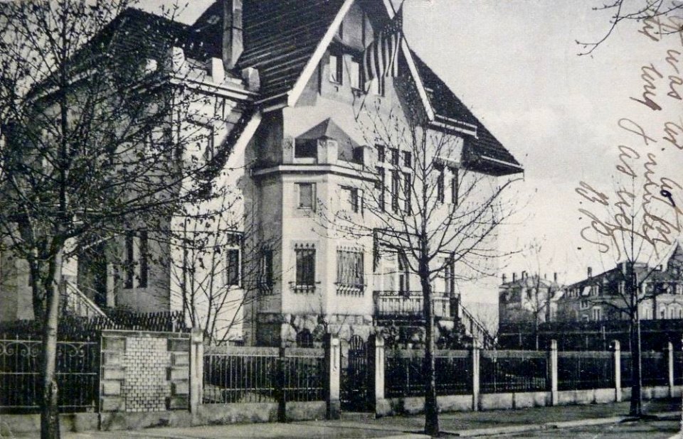 Bandera de Estados Unidos en villa bella época Dresde