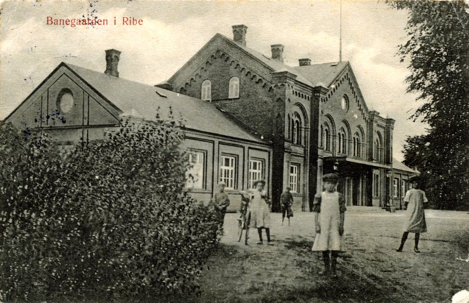 Banegården med børn, stemplet 21 november 1911