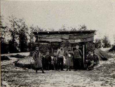 Baonskommando 1-40 in der Dauerstellung südöstl. Ujezdey -, Wolhynien,- 300 Schritte hinter der vordersten Stellung. Aufgenommen am 28. Oktober 1915. (BildID 15540587)