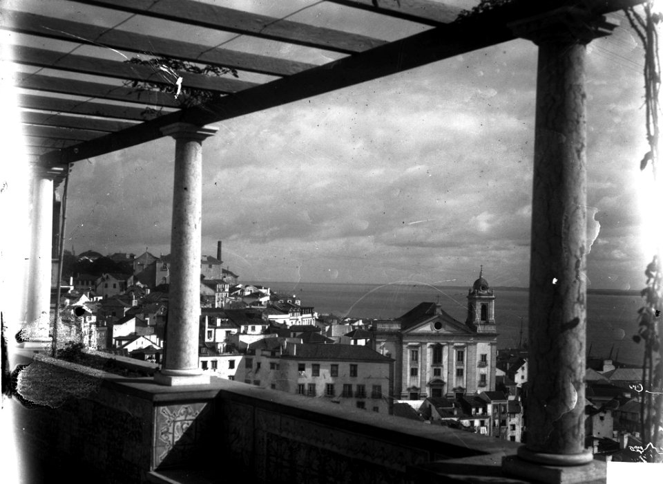 BAR000308 - Panorâmica de Alfama tirada a partir do miradouro de Santa Luzia