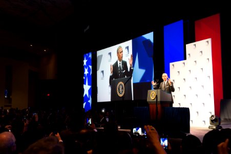 Barack Obama at 2015 CHCI gala (13)