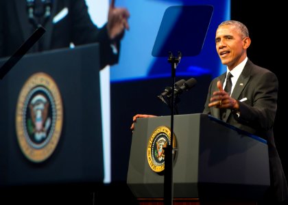 Barack Obama at 2015 CHCI gala (16)