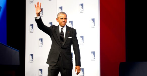 Barack Obama at 2015 CHCI gala (26)