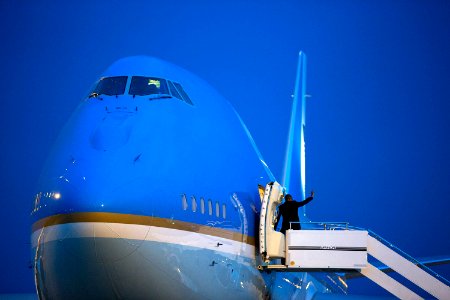Barack Obama at the top of the steps of Air Force One