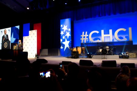 Barack Obama at 2015 CHCI gala (18)